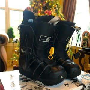 ❄️WEEKEND SALE❄️ NIB BURTON SNOWBOARDING BOOTS WOMENS SIZE 5 OR GIRLS SIZE 3